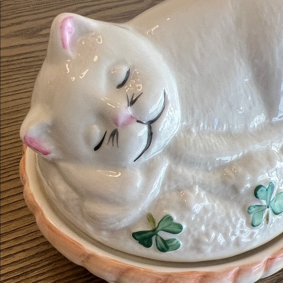 Belleek White and Green Cat Trinket Box - Picture 6 of 6